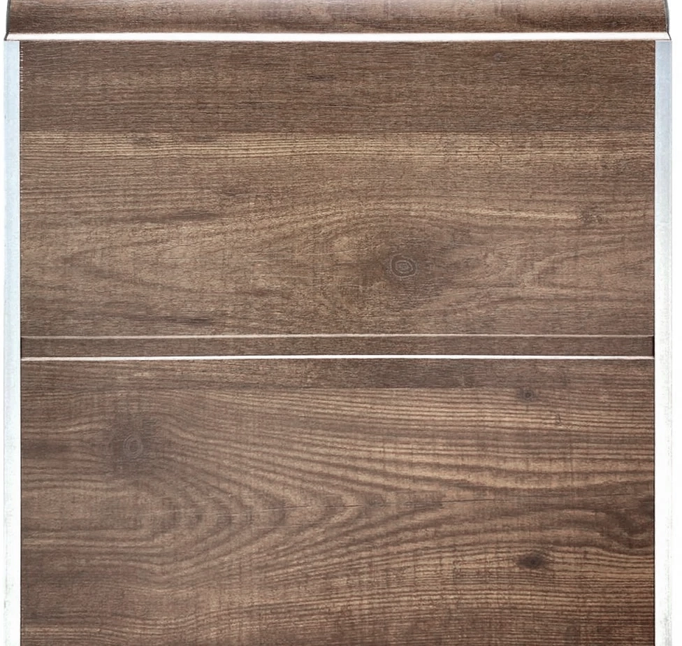 Panel de puerta con elegante acabado en madera tipo nogal.